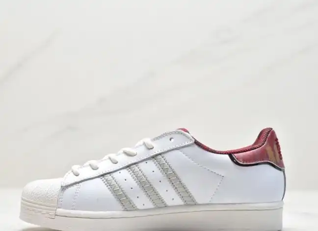 hype Adidas Sneakers