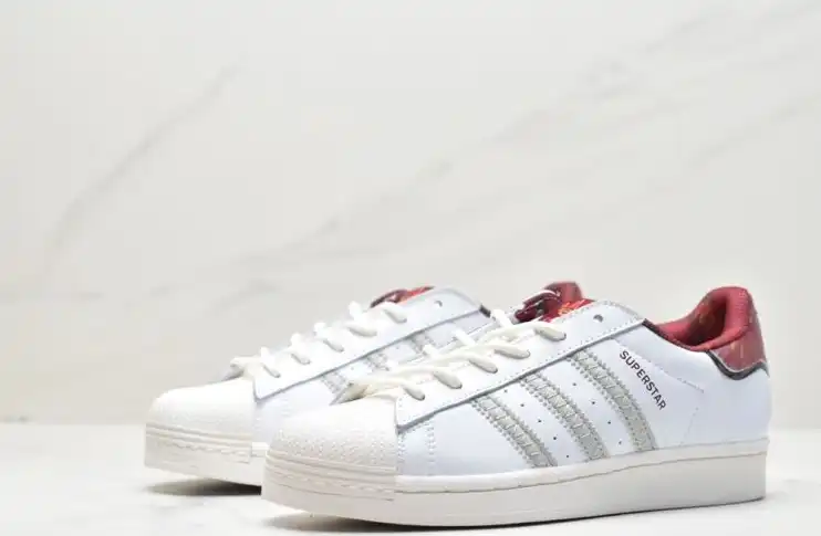 hype Adidas Sneakers