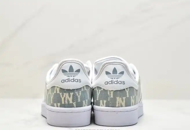 hype Adidas Sneakers