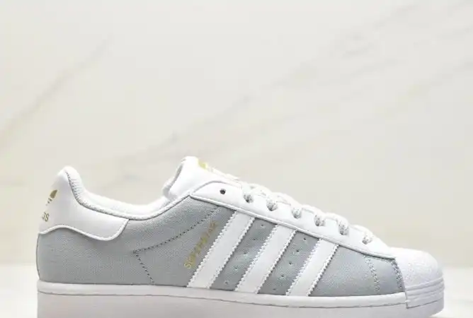 hype Adidas Sneakers