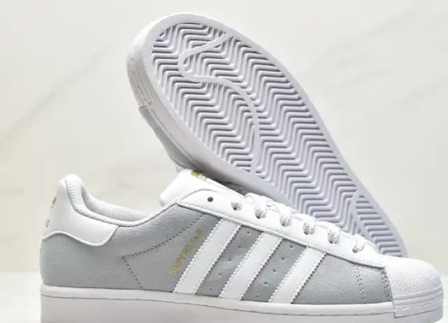 hype Adidas Sneakers