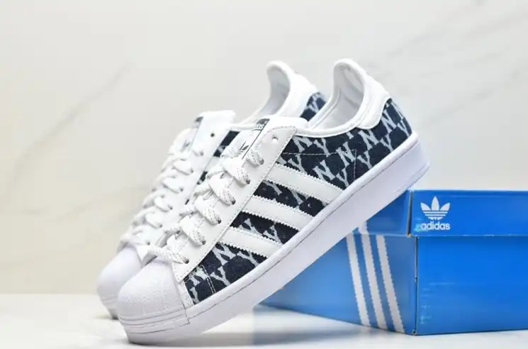 hype Adidas Sneakers