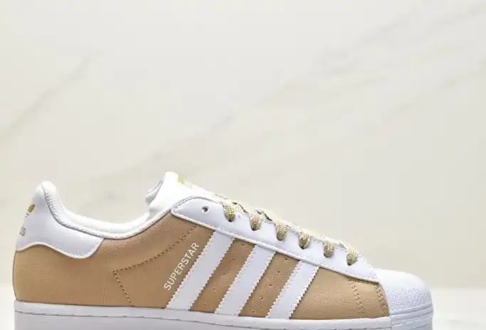 hype Adidas Sneakers