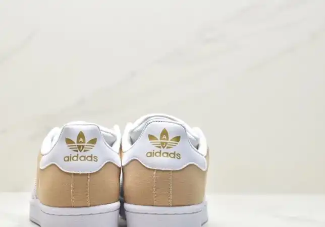 hype Adidas Sneakers