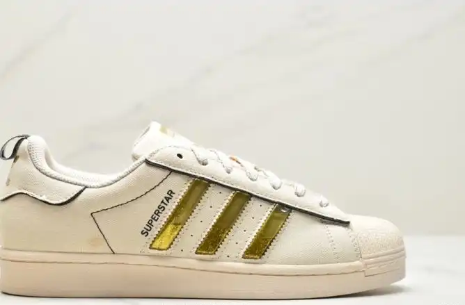 hype Adidas Sneakers