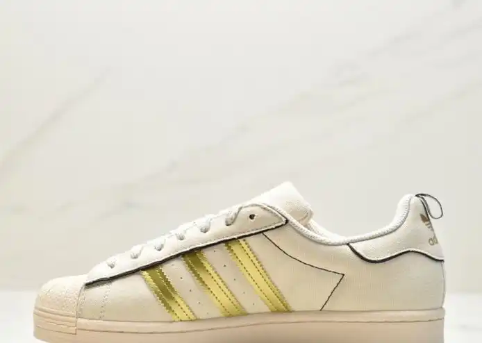 hype Adidas Sneakers