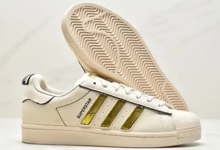 hype Adidas Sneakers