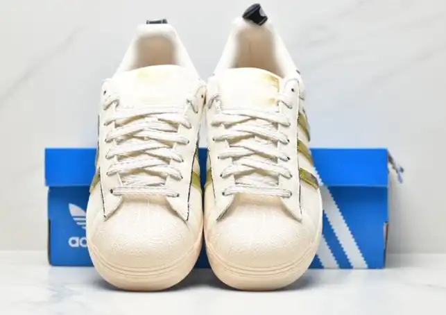 hype Adidas Sneakers