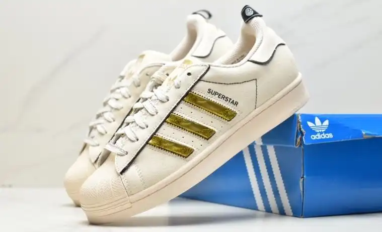 hype Adidas Sneakers