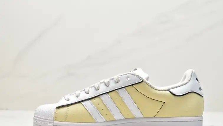 hype Adidas Sneakers