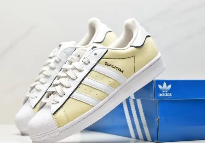 hype Adidas Sneakers