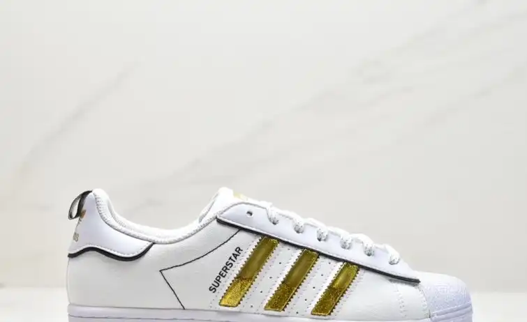 hype Adidas Sneakers