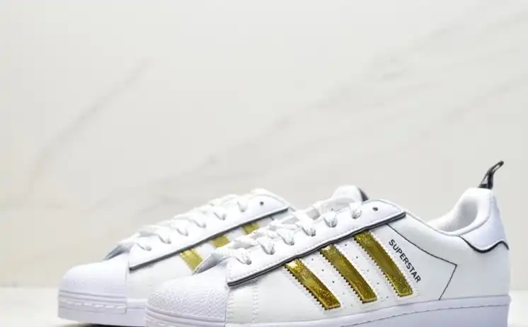 hype Adidas Sneakers