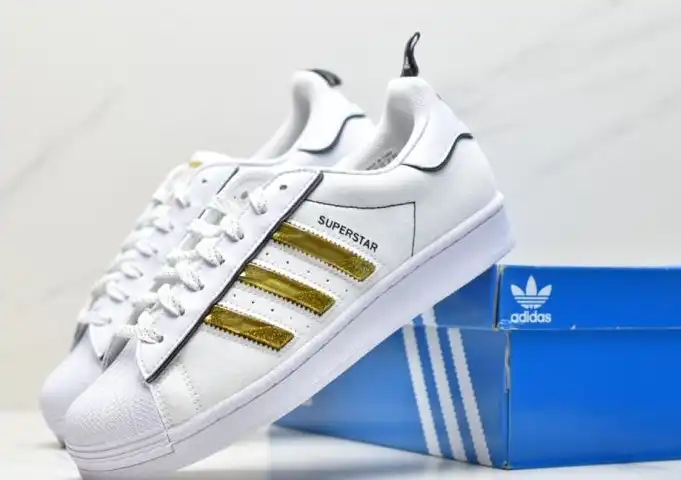 hype Adidas Sneakers