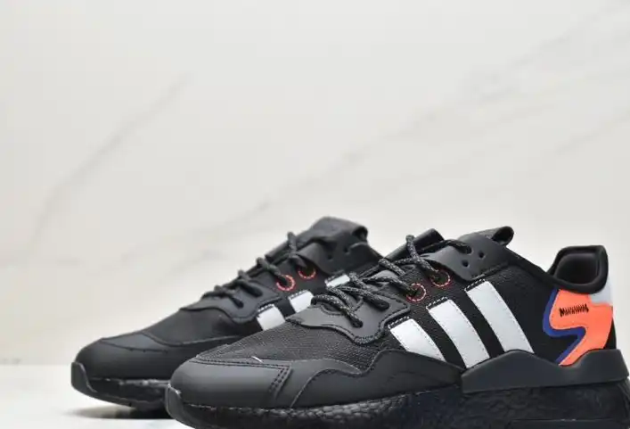 hype Adidas Sneakers