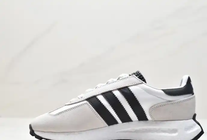 hype Adidas Sneakers