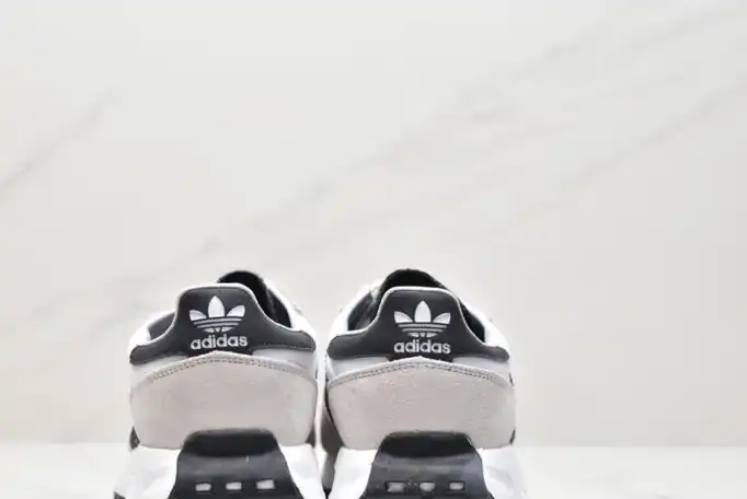 hype Adidas Sneakers