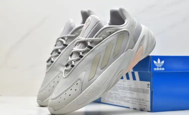 hype Adidas Sneakers