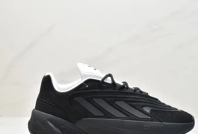 hype Adidas Sneakers