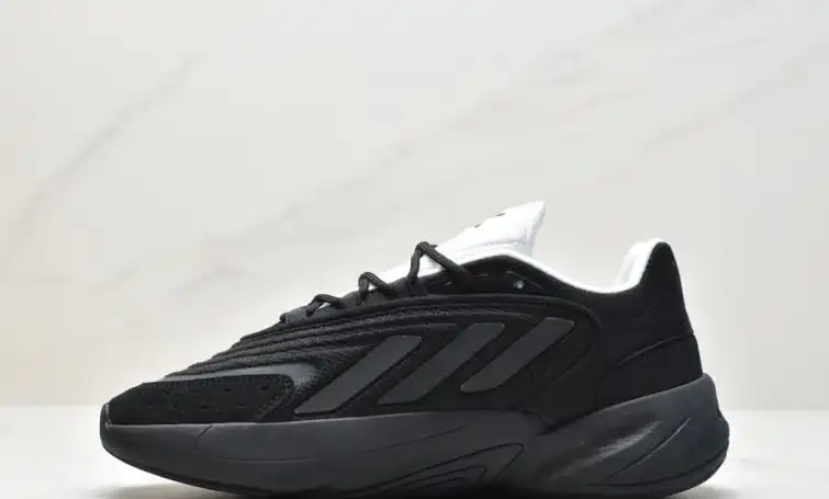 hype Adidas Sneakers