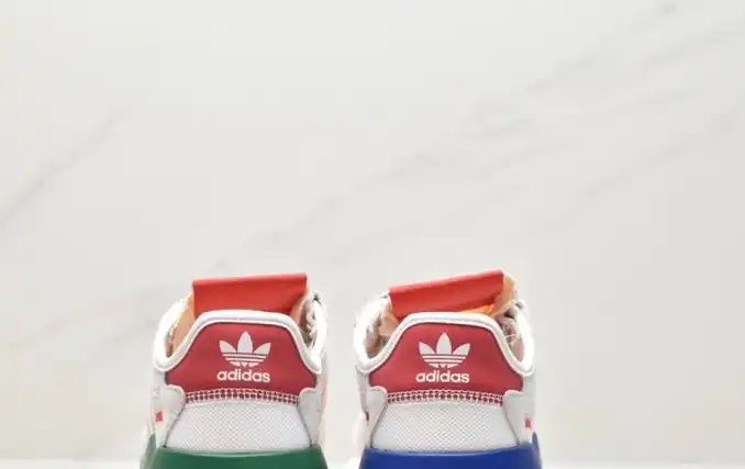 hype Adidas Sneakers