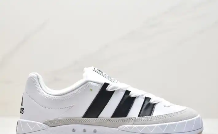 hype Adidas Sneakers