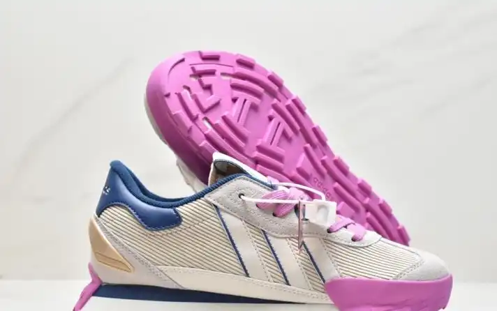 hype Adidas Sneakers