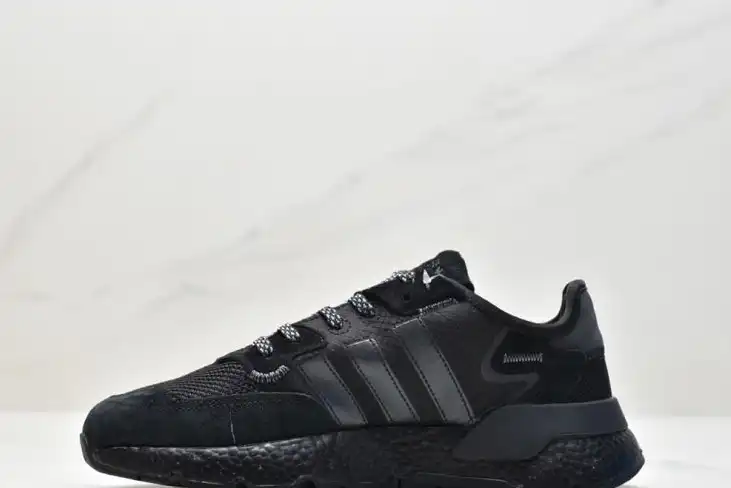 hype Adidas Sneakers