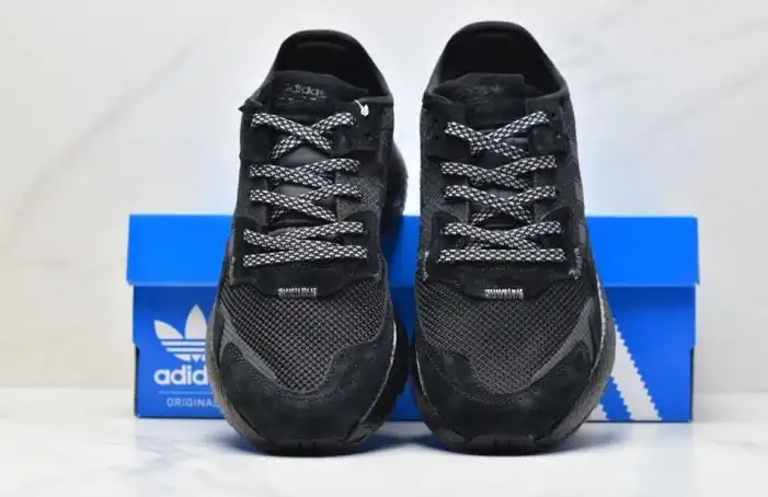 hype Adidas Sneakers