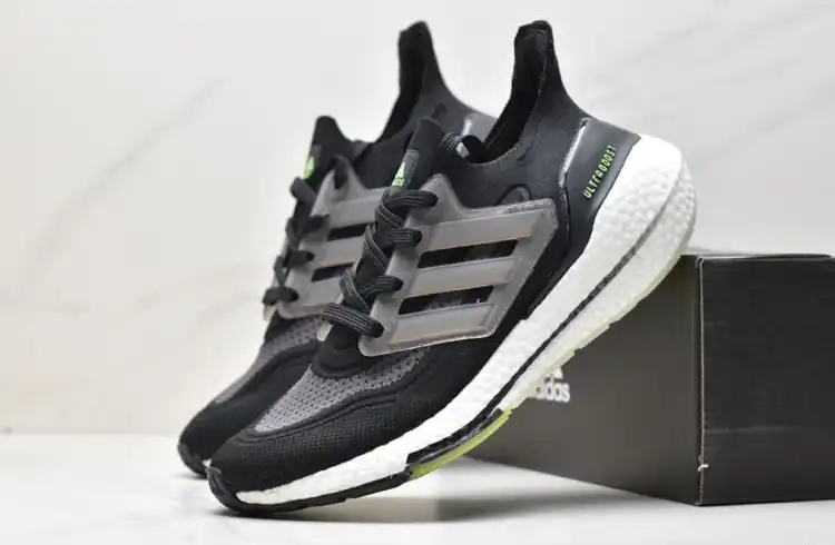 hype Adidas Sneakers