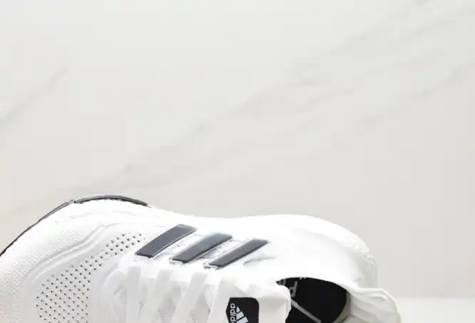 hype Adidas Sneakers