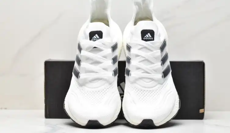 hype Adidas Sneakers