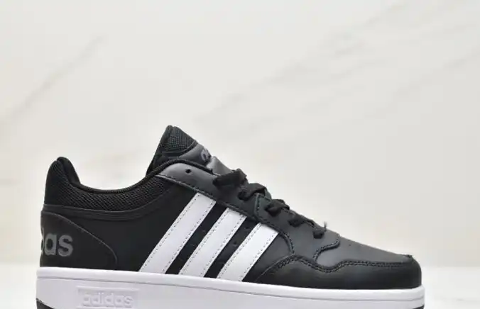 hype Adidas Sneakers