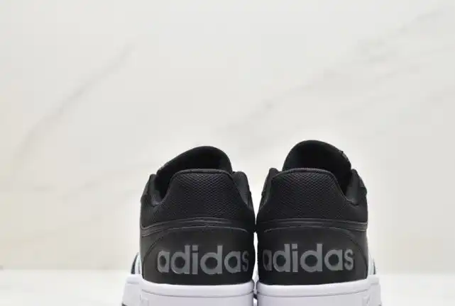 hype Adidas Sneakers