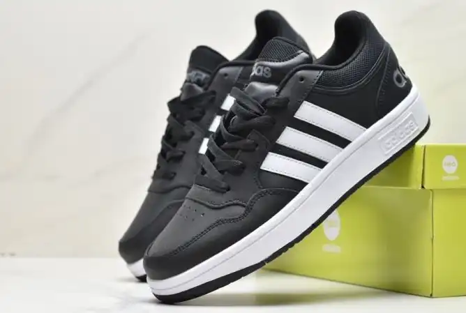 hype Adidas Sneakers