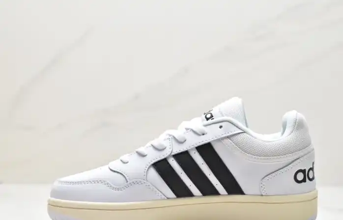 hype Adidas Sneakers