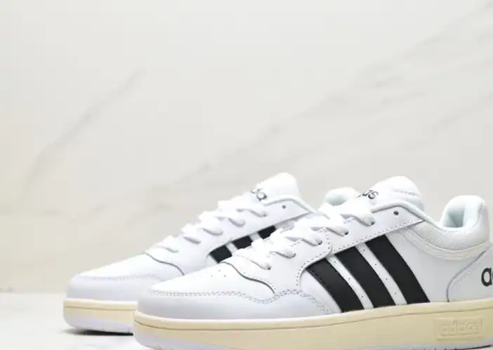 hype Adidas Sneakers