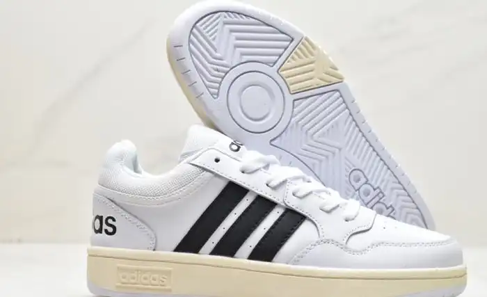 hype Adidas Sneakers