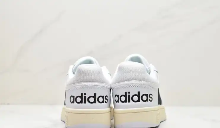 hype Adidas Sneakers