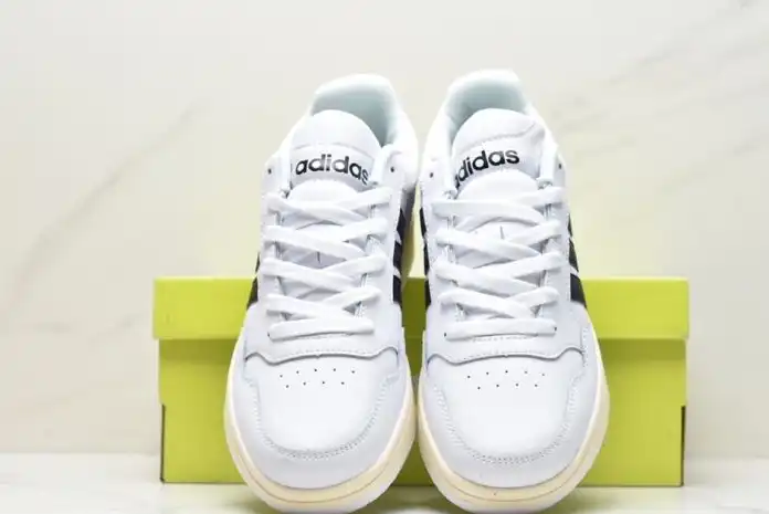 hype Adidas Sneakers