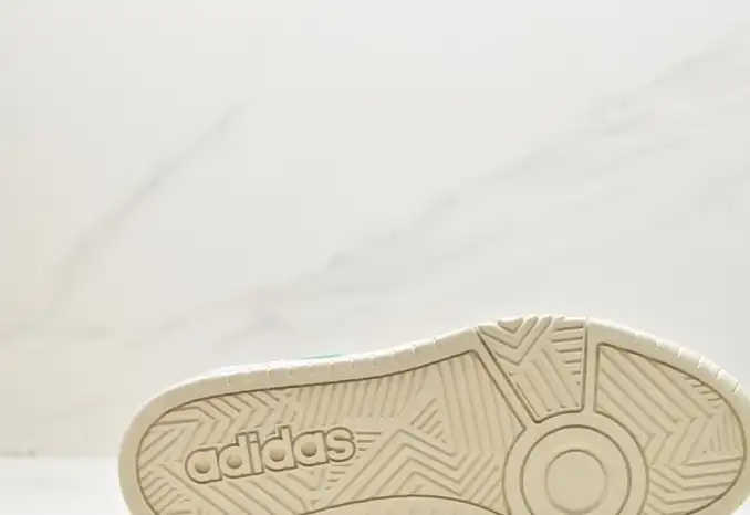 hype Adidas Sneakers