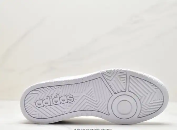 hype Adidas Sneakers