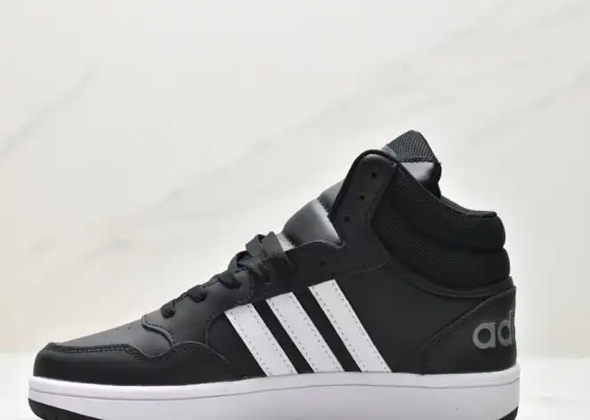 hype Adidas Sneakers