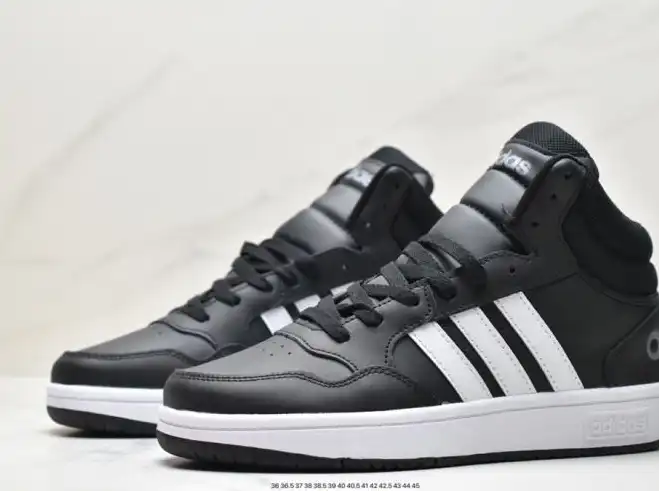 hype Adidas Sneakers