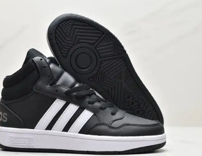 hype Adidas Sneakers