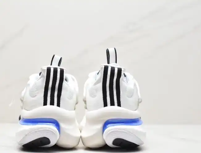 hype Adidas Sneakers