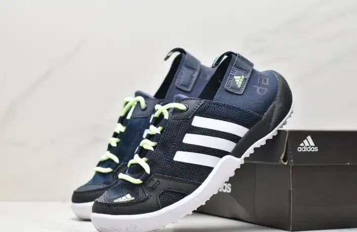 hype Adidas Sneakers