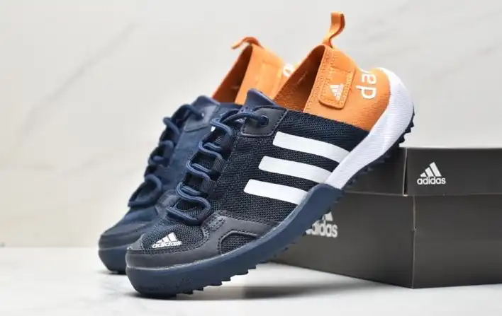 hype Adidas Sneakers