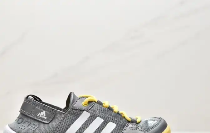 hype Adidas Sneakers