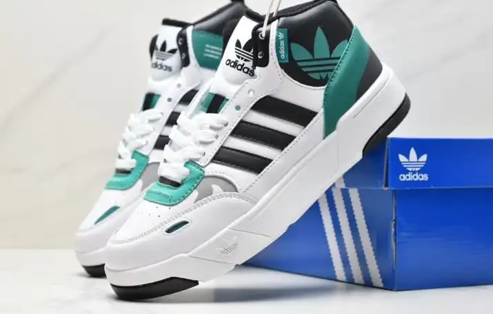 hype Adidas Sneakers